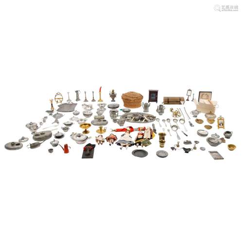 Extensive set of 5 doll's house dolls and accessories for th...