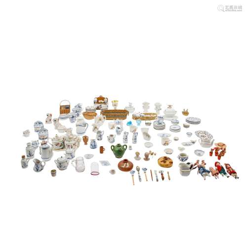 Extensive set of 5 doll's house dolls and accessories for th...