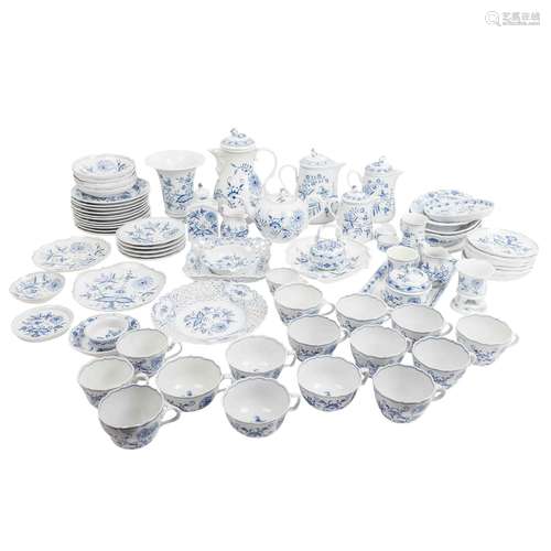 MEISSEN 75 service pieces 'Zwiebelmuster', mostly 1st choice...