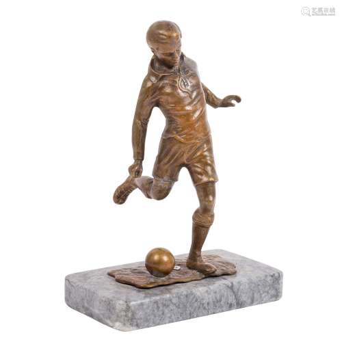 SCULPTURER of the 20th century, "soccer player".