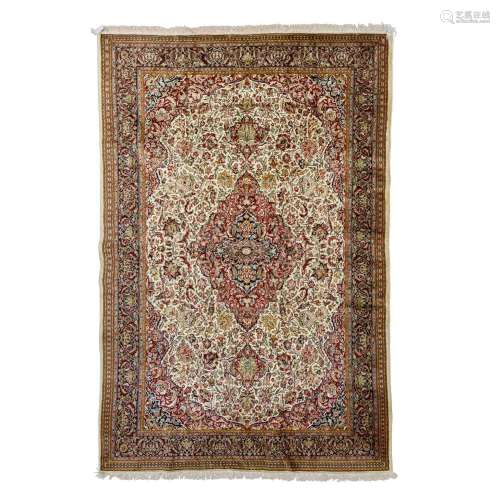 Oriental carpet with silk. ISFAHAN/PERSIA, 273x183 cm, 20th ...