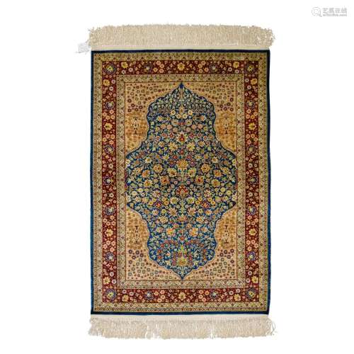 Oriental silk carpet. HEREKE, 20th century, 128x86 cm.