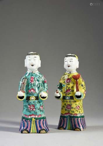 ENSEMBLE DE SIX FIGURES D\'IMMORTELS ET DEUX GUANYIN EN PORC...