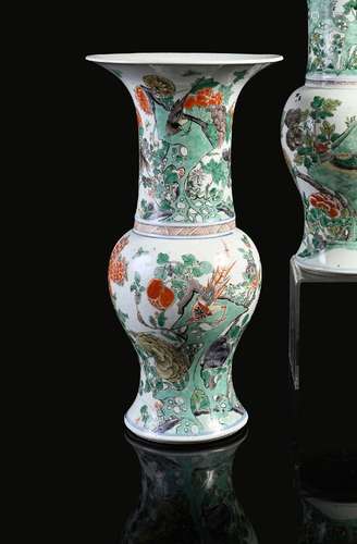 VASE VENYEN EN PORCELAINE DE CHINE PEINT DANS LES ÉMAUX DE L...