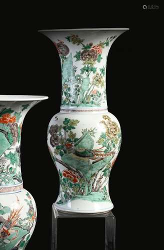 VASE VENYEN EN PORCELAINE DE CHINE PEINT DANS LES ÉMAUX DE L...