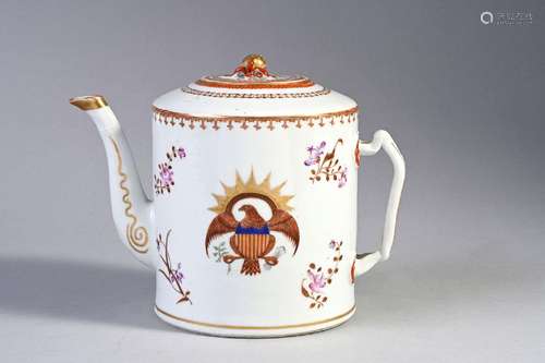 THÉIÈRE EN PORCELAINE.<br />
Chine, pour l\'exportation étra...