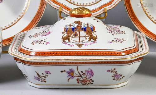 LÉGUMIER COUVERT EN PORCELAINE.<br />
Chine, pour l\'exporta...