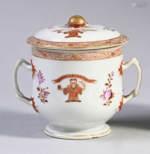 SUCRIER COUVERT EN PORCELAINE.<br />
Chine, pour l\'exportat...