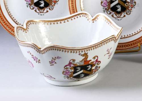 SALADIER EN PORCELAINE.<br />
Chine, pour l\'exportation étr...