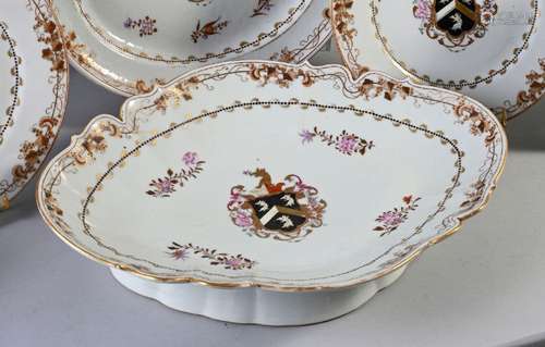 PLAT EN PORCELAINE.<br />
Chine, pour l\'exportation étrangè...