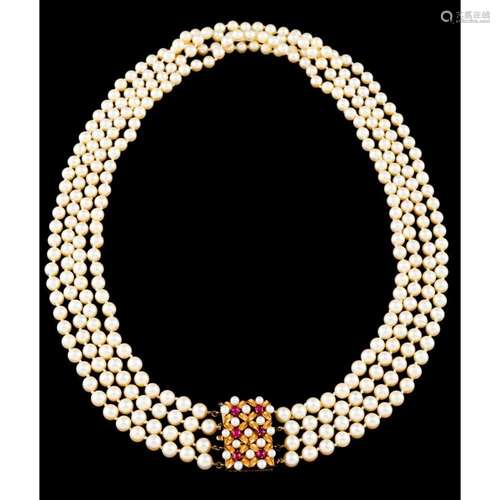 A pearl necklace