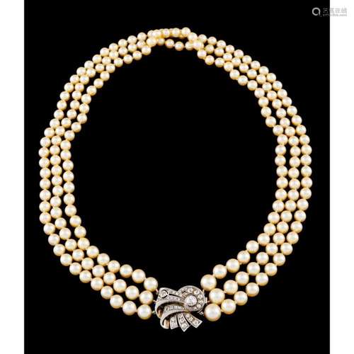 A pearl necklace