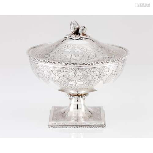 A rounded tureen