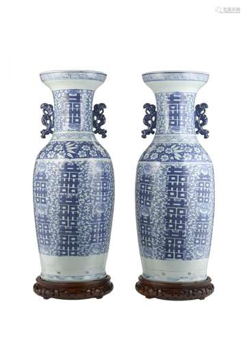 A pair of blue and white porcelain balauster vases with Shua...