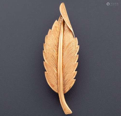 LEAF-SHAPED BROOCH IN 18 KT YELLOW GOLD _<br />
brooch made ...