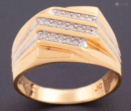 RING WITH DIAMONDS IN 18KT TWO-TONE GOLD<br />
ring made in ...
