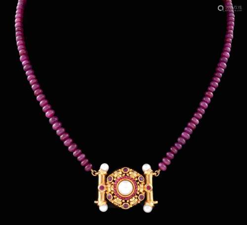NECKLACE WITH PENDANT ZANCAN OF RUBIES AND PEARLS IN 18 KT Y...