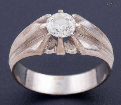 SOLITAIRE IN 18 KT GOLD WITH DIAMOND_.<br />
Solitaire made ...