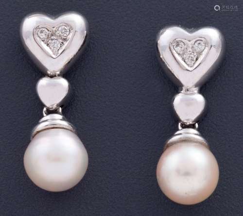 PAIR OF EARRINGS IN 18 KT GOLD WITH DIAMONDS AND PEARL_.<br ...