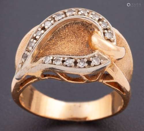 RING MADE IN 18 KT BICOLOR GOLD WITH DIAMONDS _<br />
ring m...