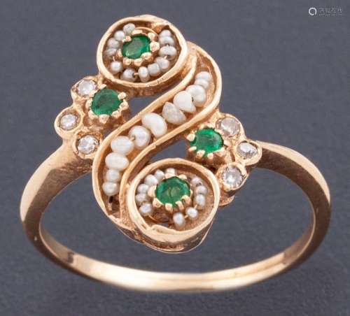 RING MADE OF 18 KT GOLD, PEARLS, DIAMONDS AND EMERALDS _<br ...