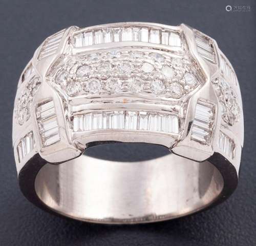 RING MADE OF 18 KT GOLD AND DIAMONDS _<br />
ring made in 18...