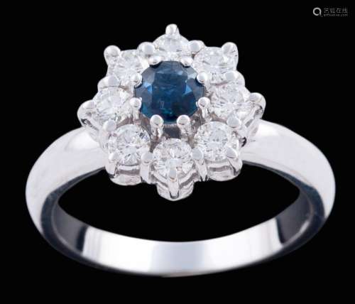 ROSETTE RING WITH SAPPHIRE AND DIAMONDS IN GOLD 18 KT_.<br /...