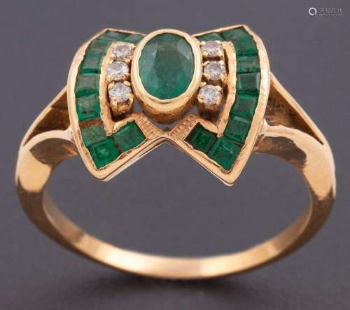 RING IN 18 KT YELLOW GOLD WITH EMERALDS AND DIAMONDS _<br />...