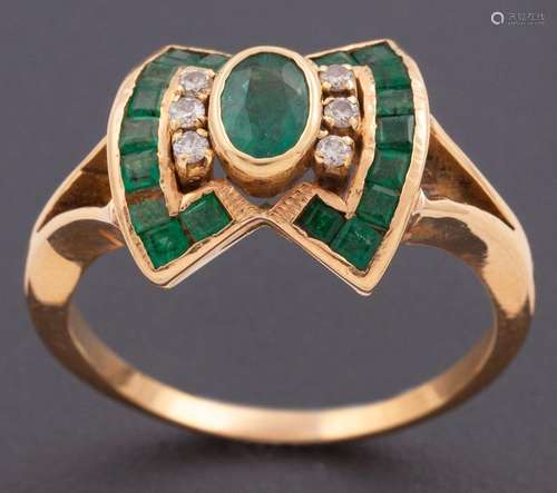 RING IN 18 KT YELLOW GOLD WITH EMERALDS AND DIAMONDS _<br />...