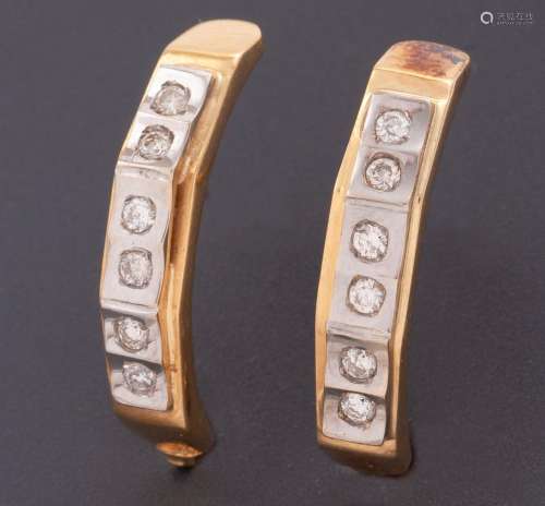 EARRINGS MADE IN 18 KT TWO-TONE GOLD WITH DIAMONDS _<br />
p...