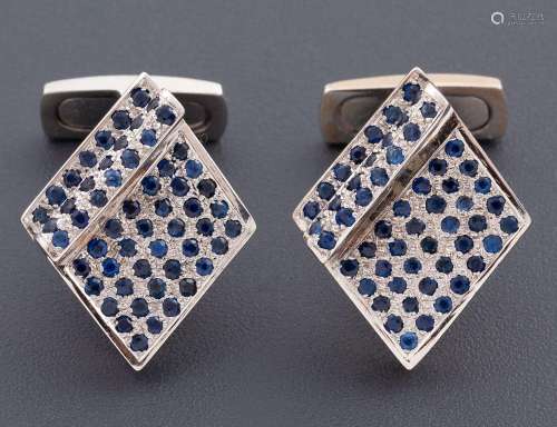 MEN\'S CUFFLINKS MADE IN 18 KT GOLD AND SAPPHIRES _<br />
cu...
