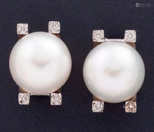EARRINGS WITH AUSTRALIAN PEARLS AND DIAMONDS IN 18 KT GOLD _...
