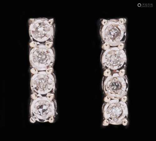 EARRINGS WITH DIAMONDS IN GOLD 18 KT_.<br />
Pair of earring...