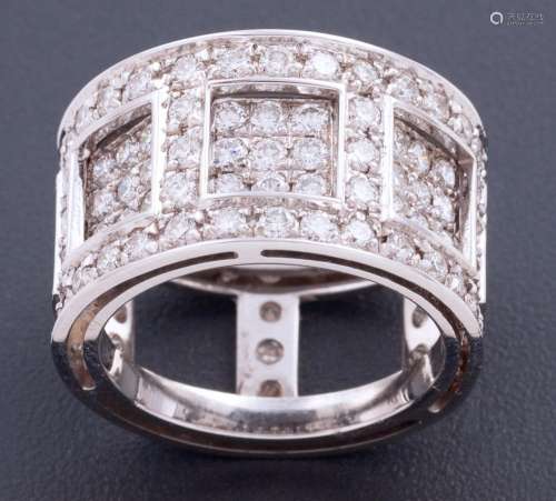 WIDE RING MADE IN 18 KT GOLD AND DIAMONDS_.<br />
Wide ring ...