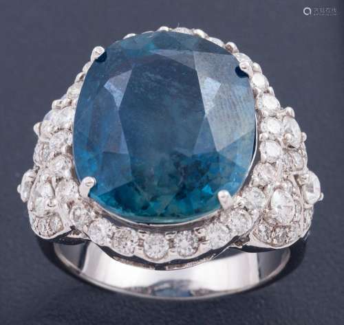 RING WITH CENTRAL SAPPHIRE ACCOMPANIED BY DIAMONDS IN GOLD 1...
