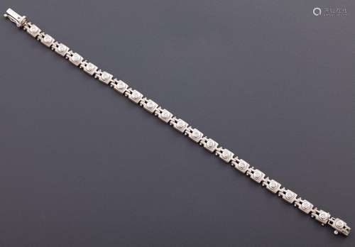 BRACELET IN 18 KT GOLD AND DIAMONDS_.<br />
Bracelet made in...