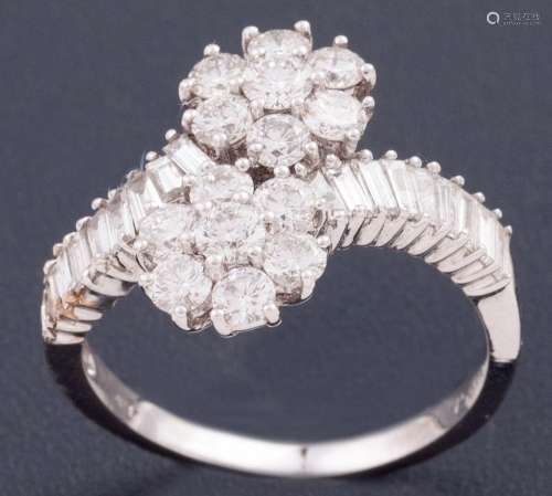 FLORAL RING WITH DIAMONDS IN 18 KT._ GOLD.<br />
Made in 18 ...
