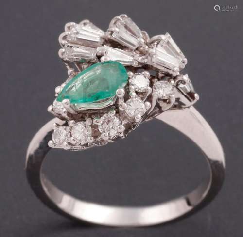RING MADE IN 18KT GOLD WITH DIAMONDS AND EMERALD _ _ RING MA...