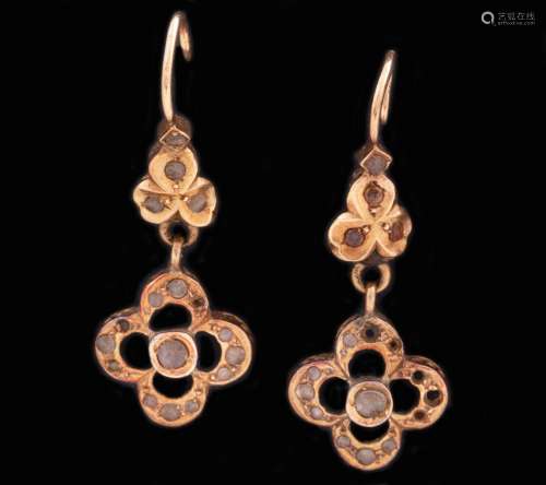 PAIR OF ELIZABETHAN FLOWER-SHAPED EARRINGS WITH SMALL ROSE-C...