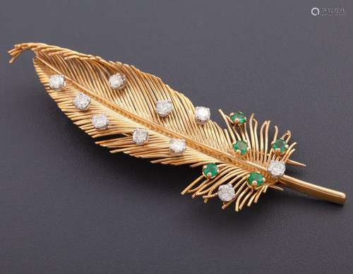 FEATHER BROOCH IN 18 KT GOLD WITH EMERALDS AND DIAMONDS _<br...