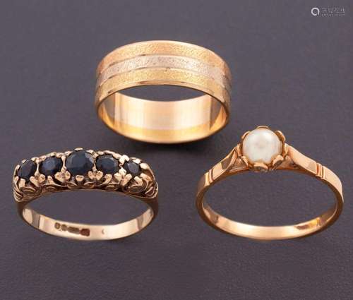 SET OF 3 RINGS IN 18 KT YELLOW GOLD _<br />
lot composed of ...