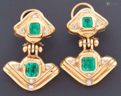 PAIR OF EARRINGS IN 18 KT GOLD WITH EMERALDS AND DIAMONDS _<...