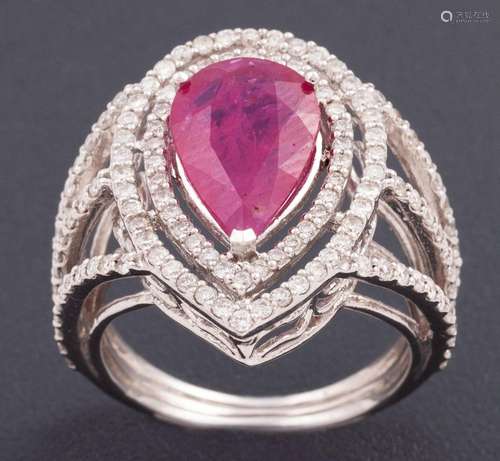 RING WITH CENTRAL RUBY ACCOMPANIED BY DIAMONDS IN GOLD 18 KT...