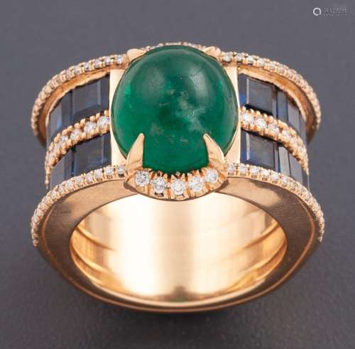 WIDE RING WITH CENTRAL EMERALD, SAPPHIRES AND DIAMONDS IN YE...
