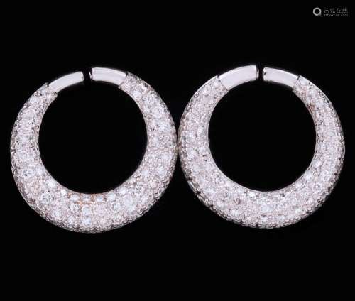 PAIR OF EARRINGS AND DIAMONDS AND GOLD 18KT_.<br />
Earrings...