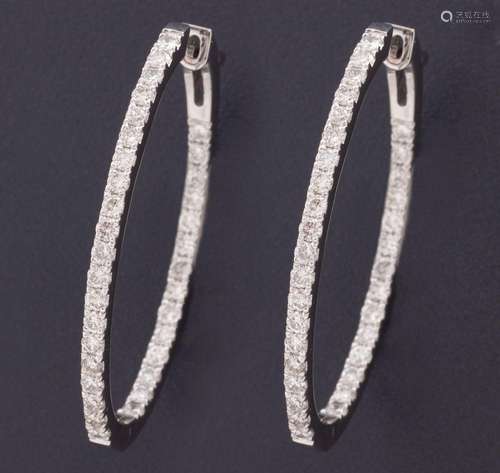 DIAMOND EARRINGS IN 18KT GOLD_.<br />
Creole earrings in 18k...