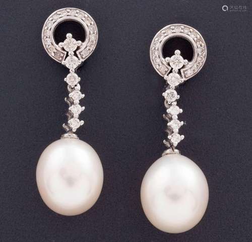 PAIR OF EARRINGS WITH DIAMONDS AND PEARL IN 18 KT GOLD _<br ...