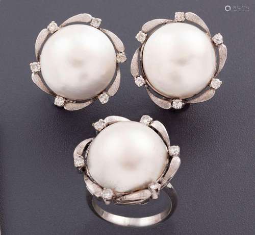 SET OF RING AND EARRINGS WITH MABE PEARLS AND DIAMONDS IN 18...