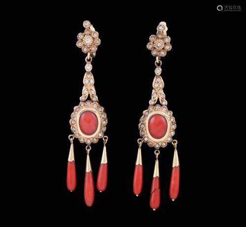 EARRINGS WITH CORAL AND COLORLESS SAPPHIRES IN 18KT YELLOW G...