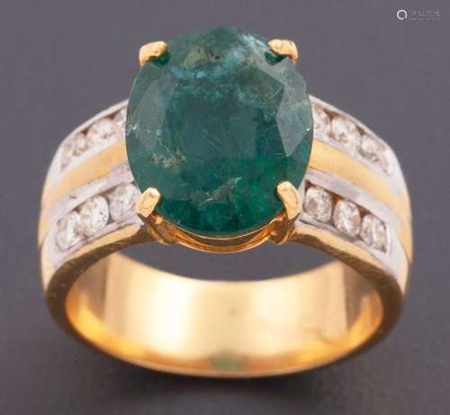 RING WITH CENTRAL EMERALD ACCOMPANIED BY TWO DIAMOND RAILS O...